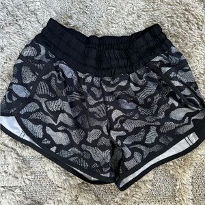 Lululemon Tracker Shorts size 4 Mini Warp black
